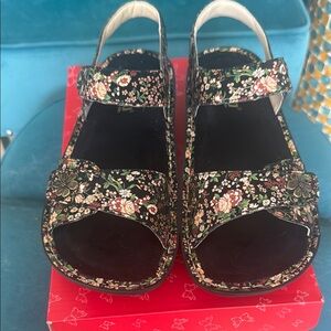 Brand NEW Alegria Black Sandals Comfortable Open Toe Design- ESTATE SALE